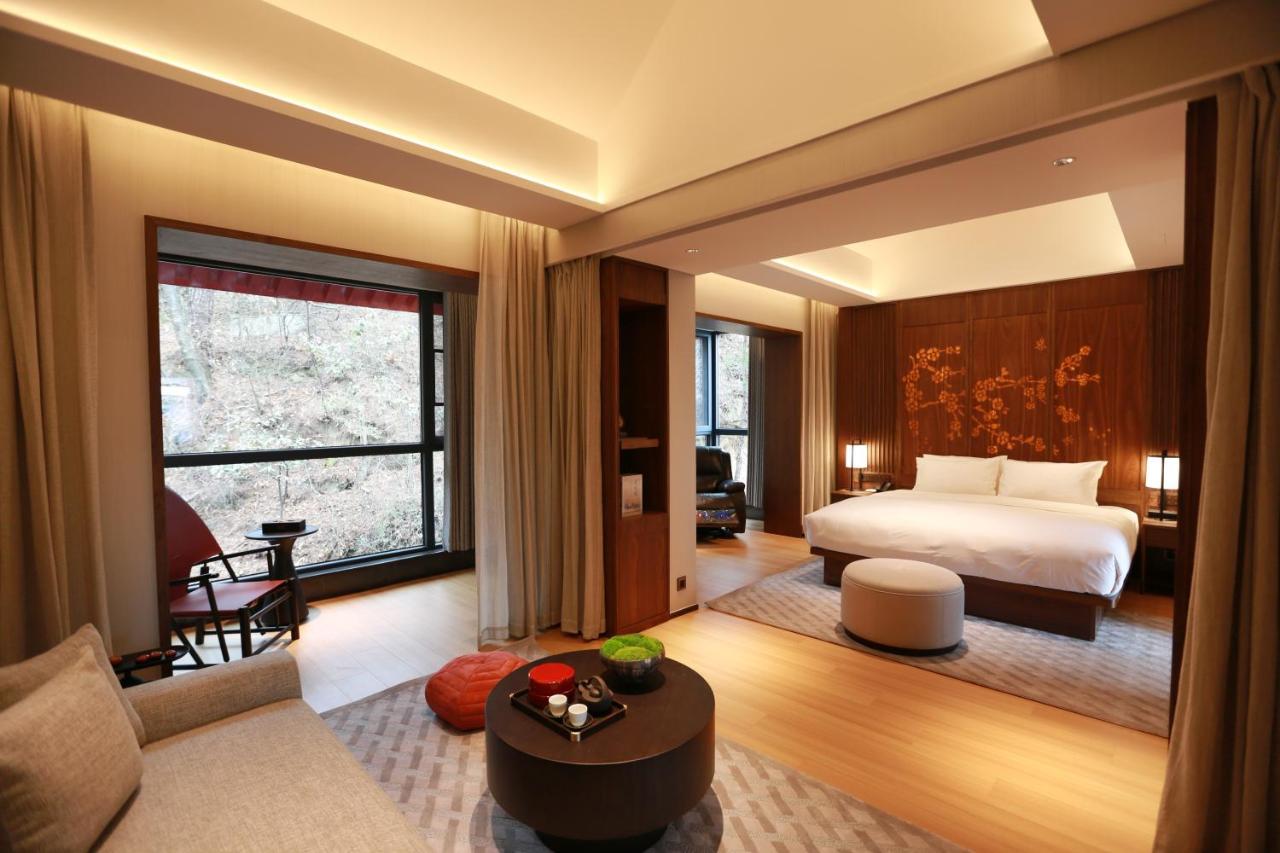 Готель Wudang Mountain The Yew House Wudangshan Номер фото
